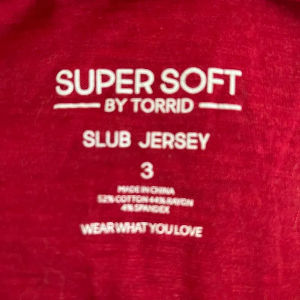 Torrid Women Red Supersoft 3/4 Sleeve Love That For Me Pullover T Shirt Size 3 - Picture 3 of 3